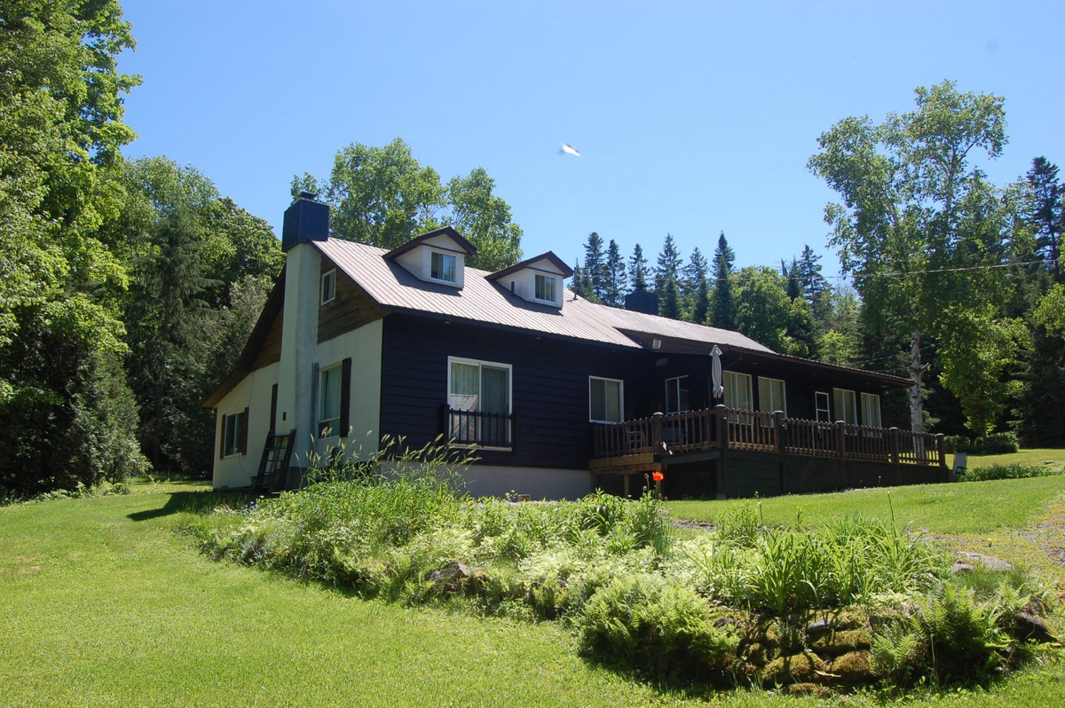 Maison à un étage et demi à vendre à SaintSauveur, Laurentides