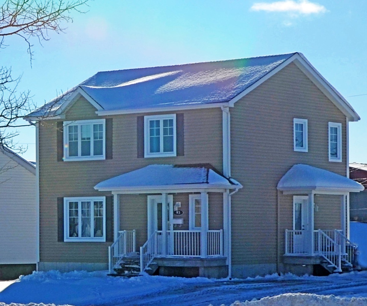 Maison à étages à vendre à PortCartier, CôteNord Sutton Québec