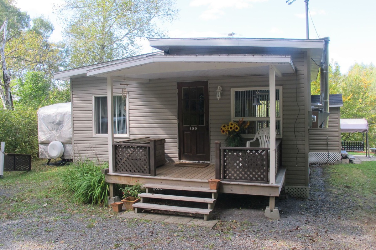 Maison de plainpied à vendre à SaintGérarddesLaurentides