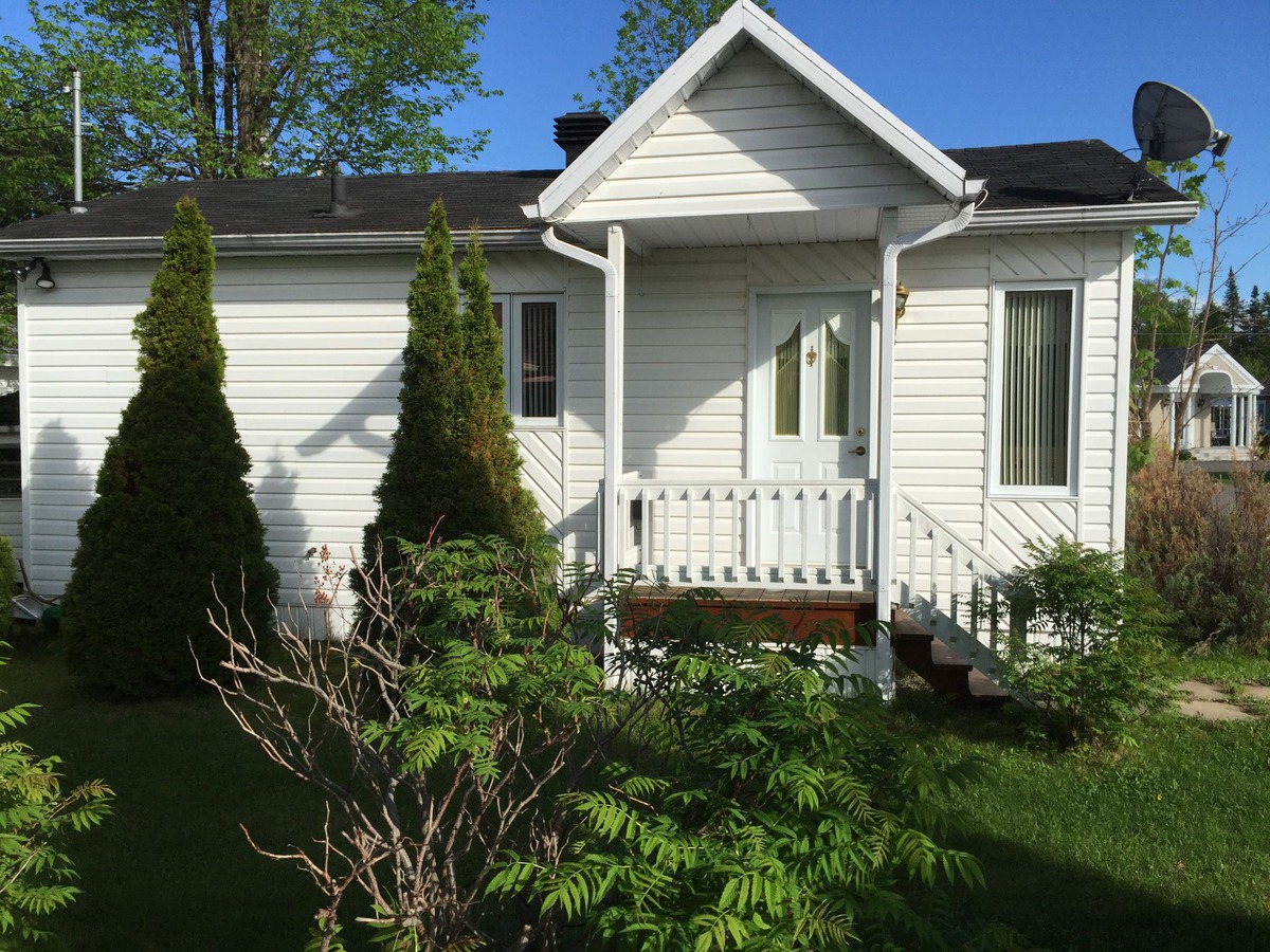 Bungalow for sale in FossambaultsurleLac Quebec area