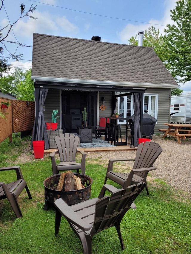 Maison à un étage et demi à vendre 6 15e Rue FossambaultsurleLac