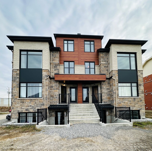 Triplex à vendre 1456 1460 Rue du GrandPic Laval (SainteRose)