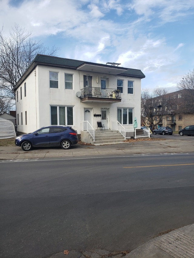 VENDU Quadruplex à vendre 4245 4251 Boul. StMartin O. Laval