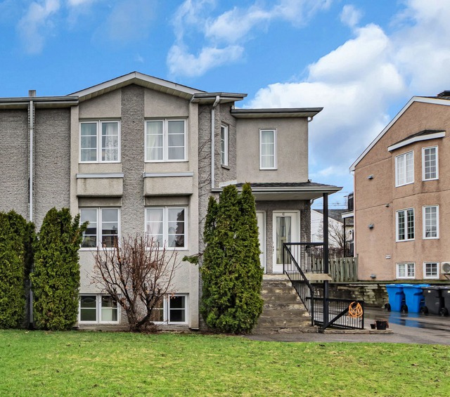 Triplex à vendre 120A 120C 8e Avenue DeuxMontagnes