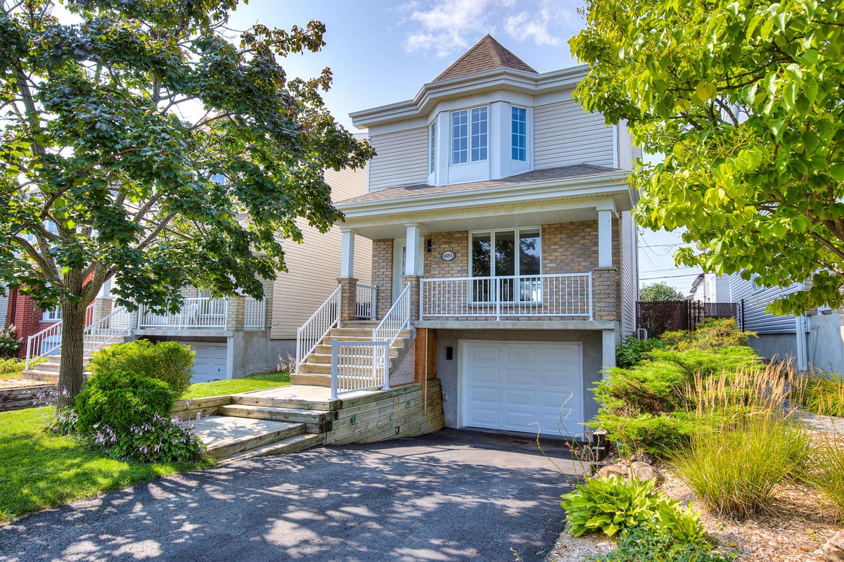 VENDU Maison à étages à vendre 4683 Boul. De la Renaissance Laval