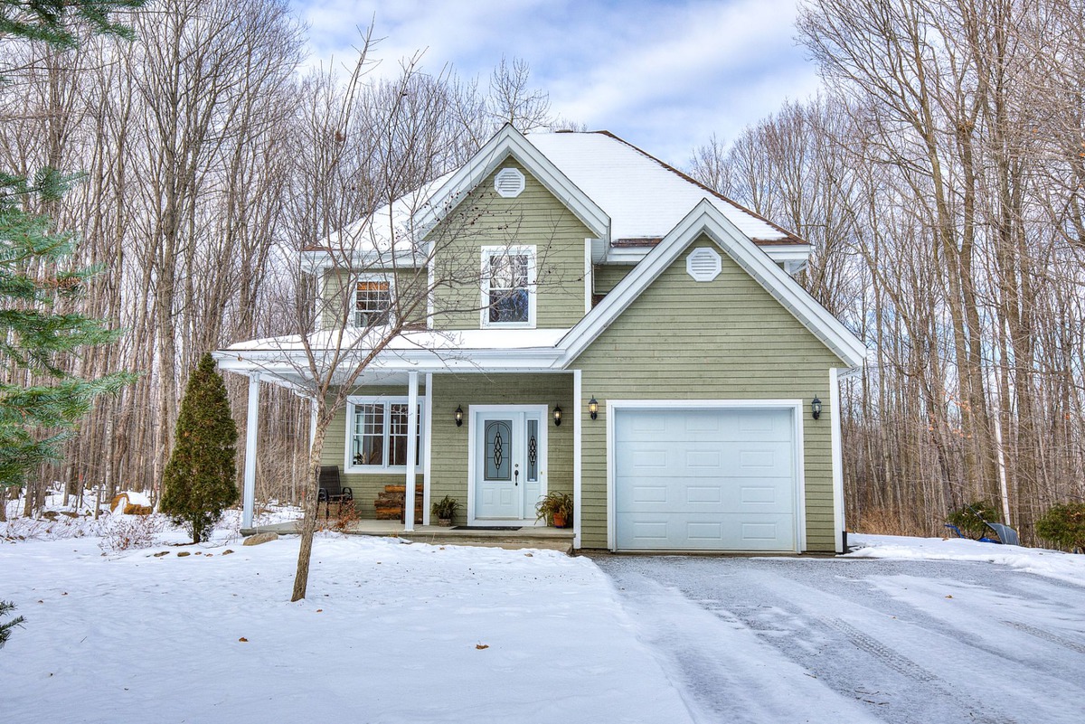 Maison à étages à vendre 102 Ch. des Cèdres Rigaud