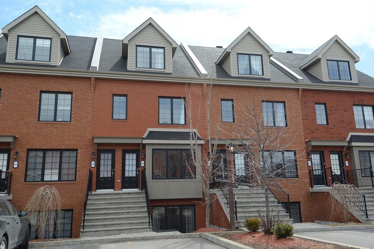 Maison à étages à louer 504 Rue ÉtienneLavoie Laval (SainteDorothée)