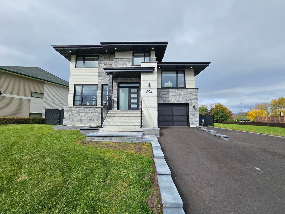 VENDU Maison à étages à vendre 694 Rue du CheminduGolf Saguenay