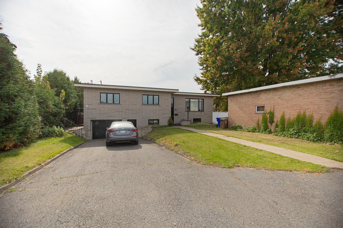 Maison de plainpied à vendre 4858X 4860X Rue StJean Contrecoeur