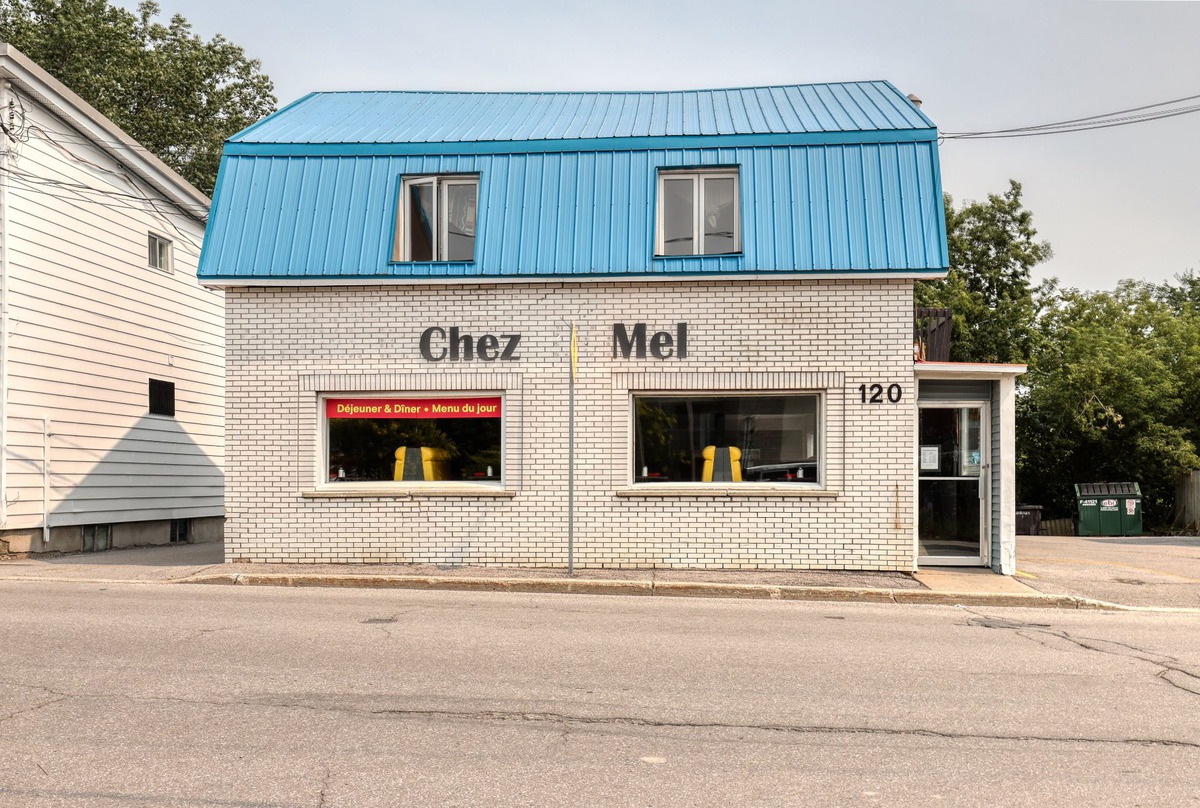 Bâtisse commerciale/Bureau à vendre 120 122 Rue NotreDame Charlemagne