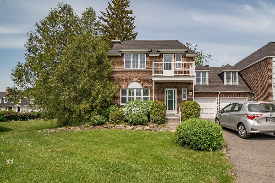 Maison à étages à vendre 8037 Ch. de la CôteStLuc CôteSaintLuc