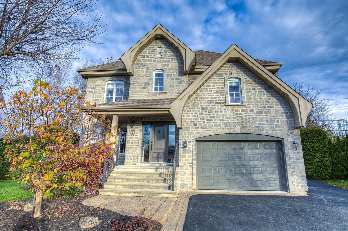 Maison à étages à vendre 37 Rue De Saveuse CoteauduLac