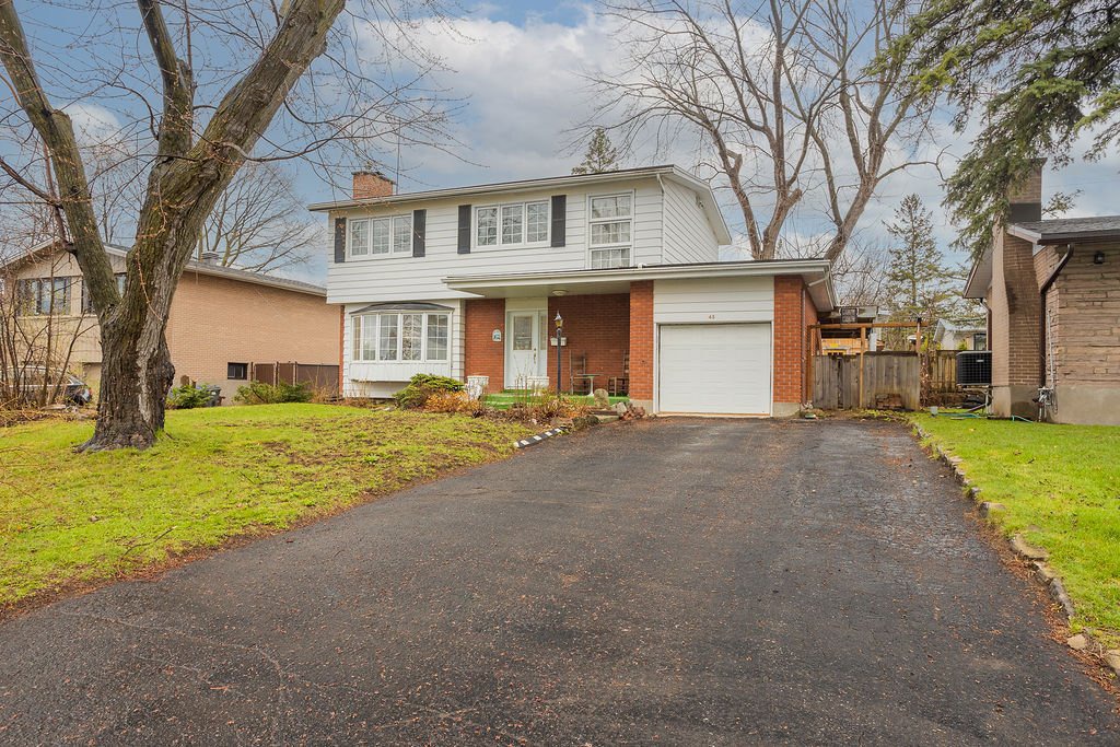 Maison à étages à vendre 45 Rue Applegrove DollardDes Ormeaux