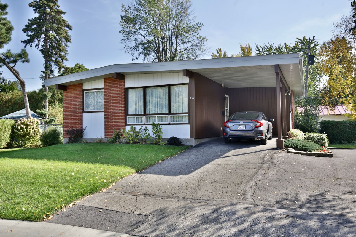 Bungalow for sale 255 Rue HuguesPommier Boucherville