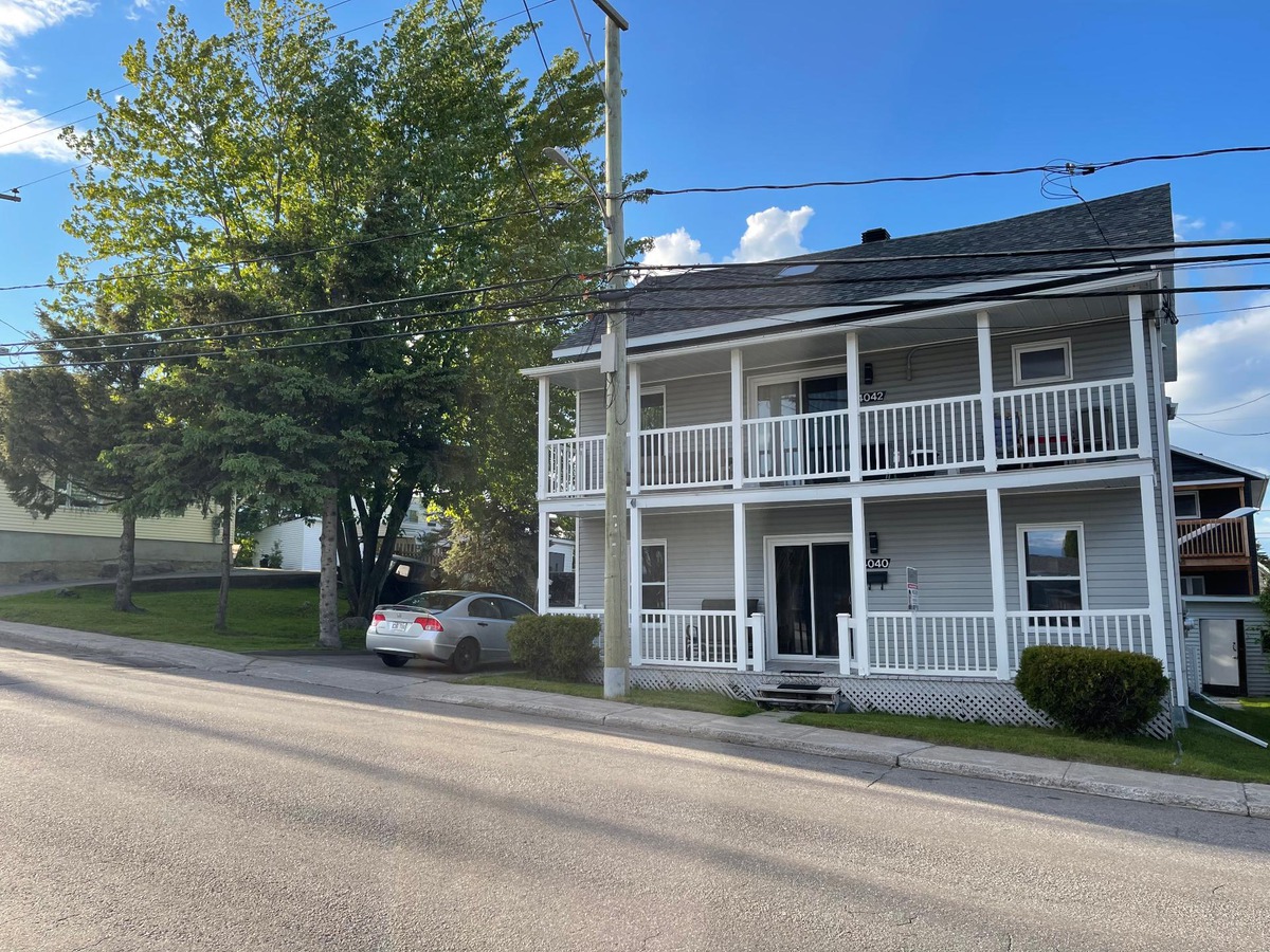 Duplex à vendre 4040 4042 Rue Châteauguay Saguenay (Jonquière)