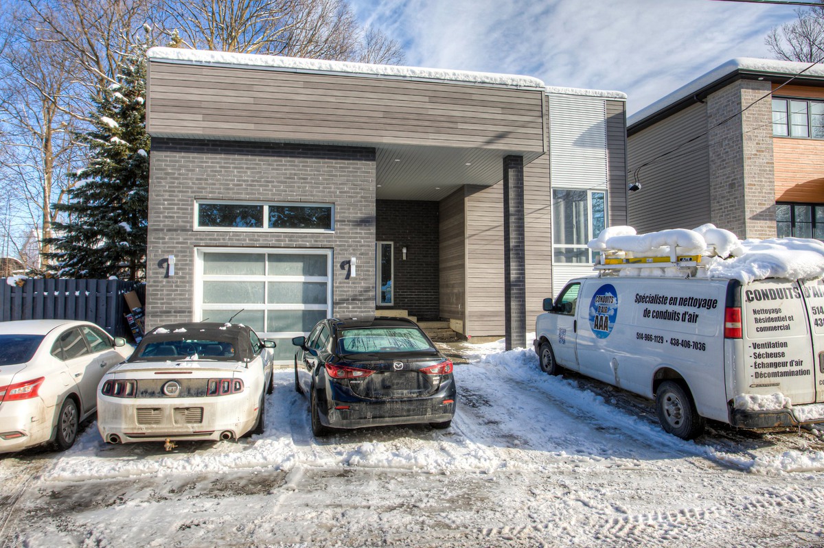 SOLD Bungalow for sale 33 Rue du ValdesBois Laval (Auteuil)