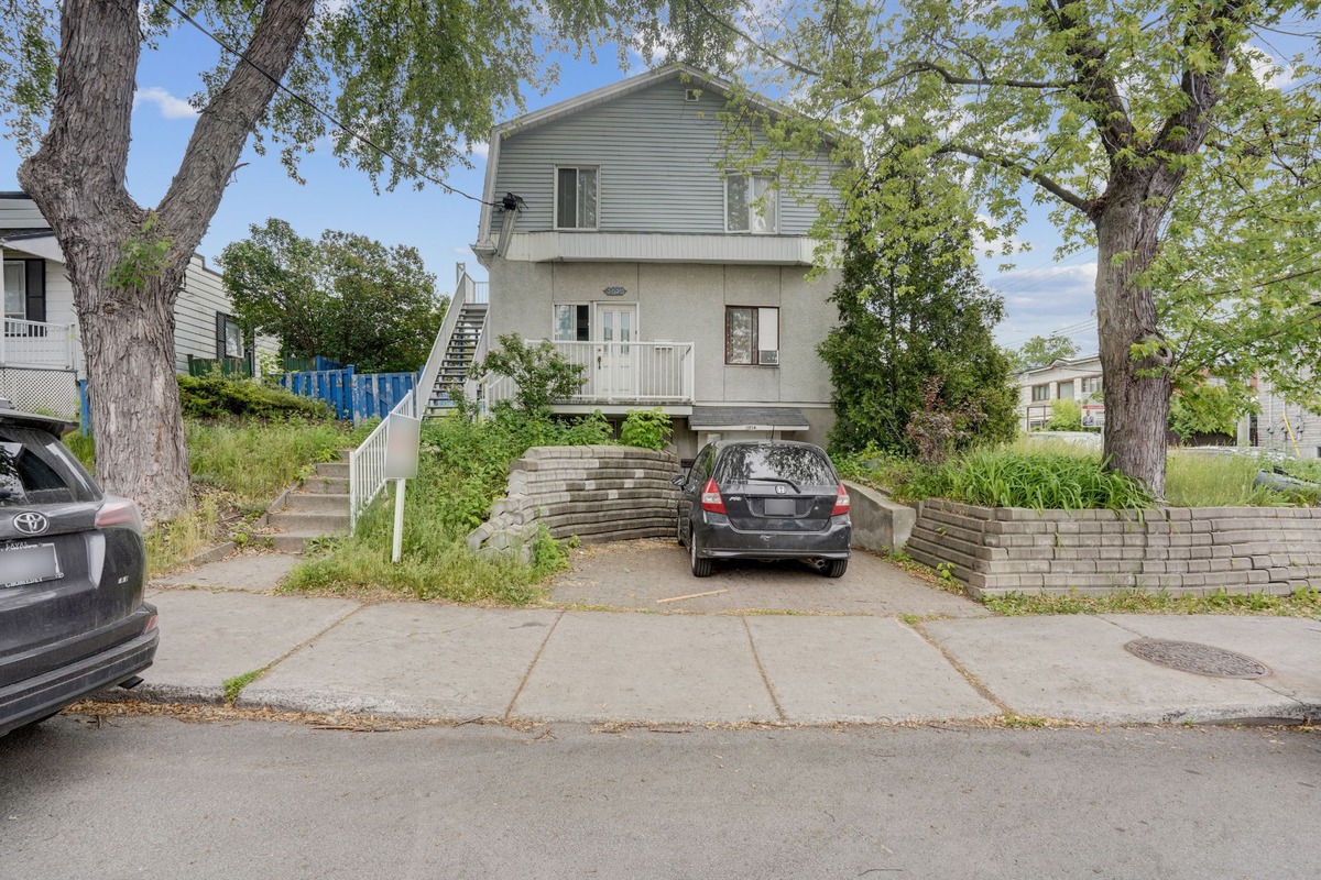 VENDU Triplex à vendre 3854 3858 Rue Monselet Montréal (Montréal