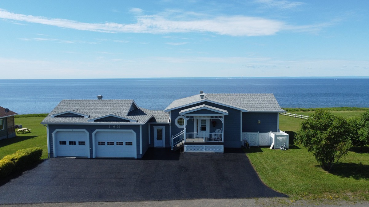 Maison de plainpied à vendre 198 Boul. Perron E. Caplan