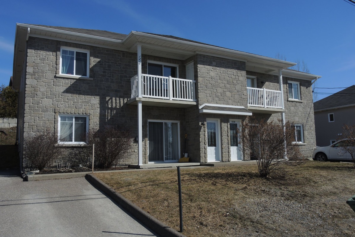 Quadruplex à vendre 1214 1220 Rue FrançoiseGaudetSmet Sherbrooke
