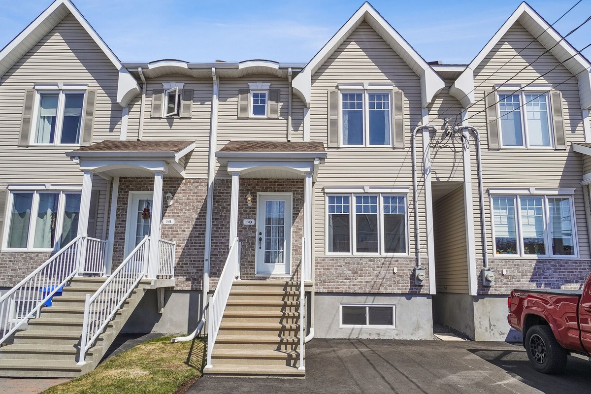 Maison à étages à vendre 143 Rue Laurie Les Coteaux