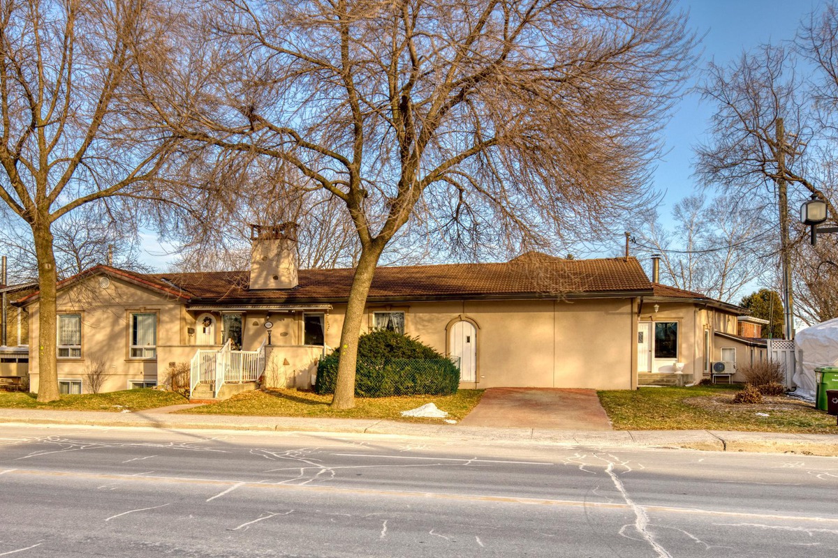 Bungalow for sale 13300 13300A Rue NotreDame E. Montréal (Rivière