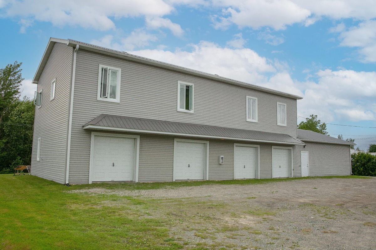 Revenue Property for sale 5600 Ch. de l'Aéroport Valcourt Canton