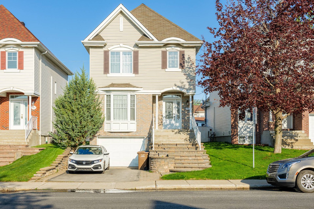 VENDU Maison à étages à vendre 4798 Boul. De la Renaissance Laval