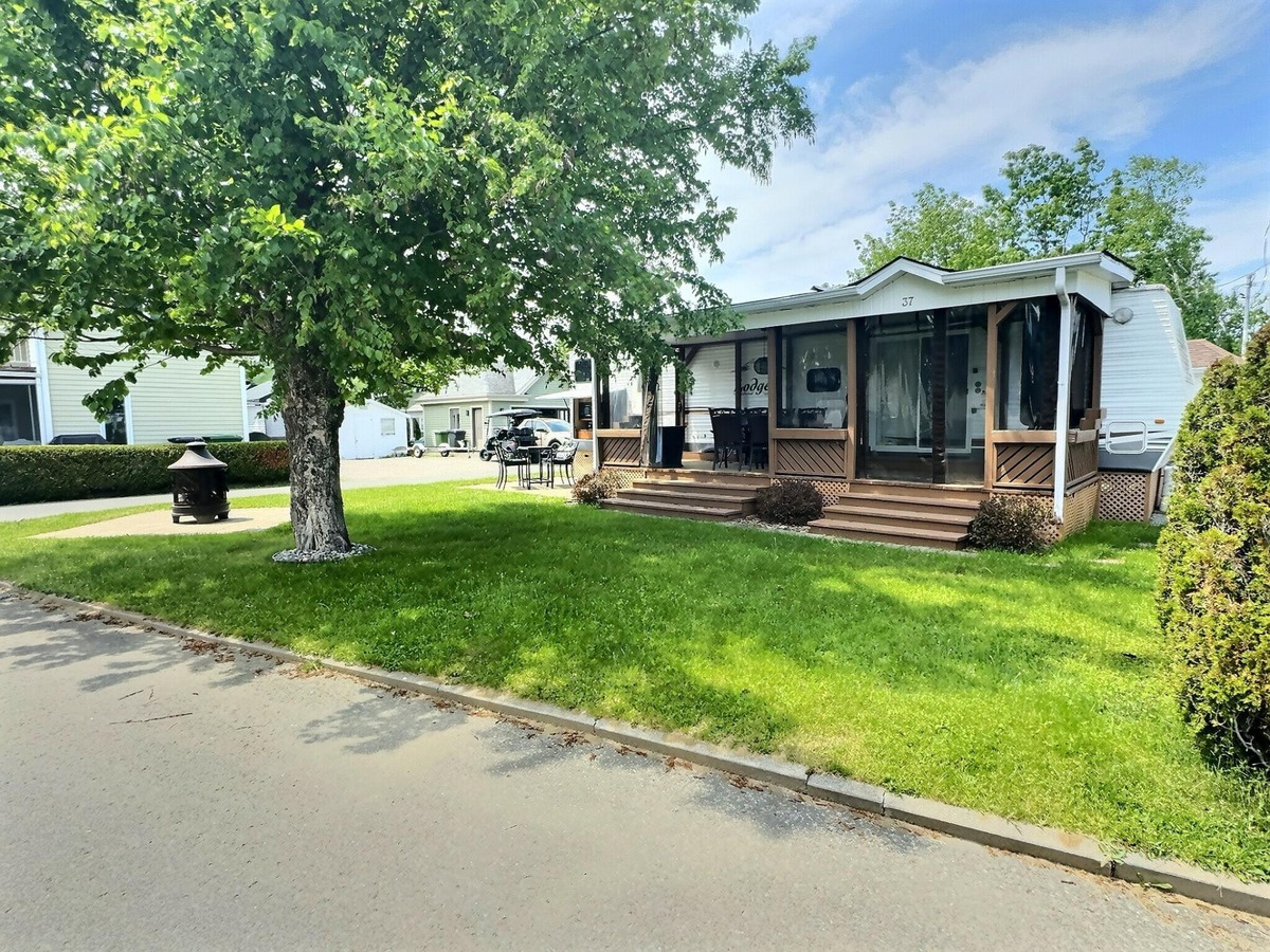 Mobile home for sale 37 Av. de la Rivière FossambaultsurleLac