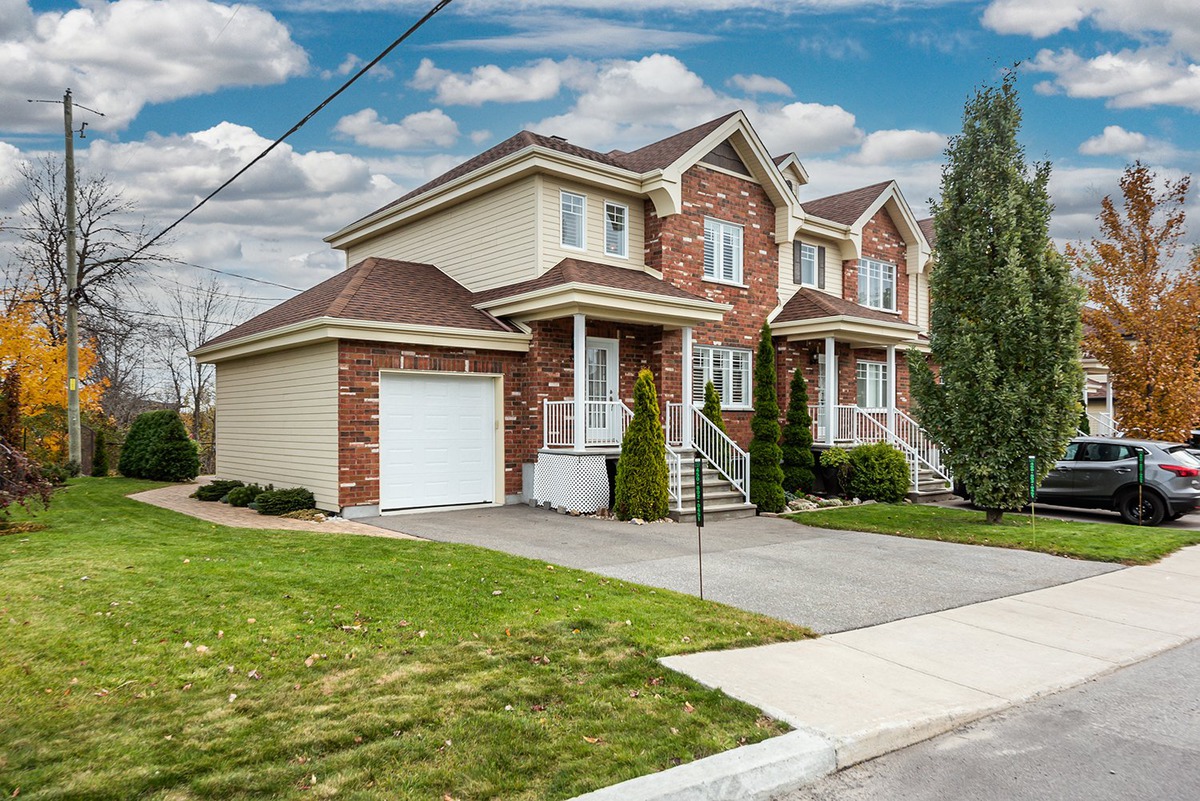 Maison à étages à vendre 32 Rue CoteauduLac