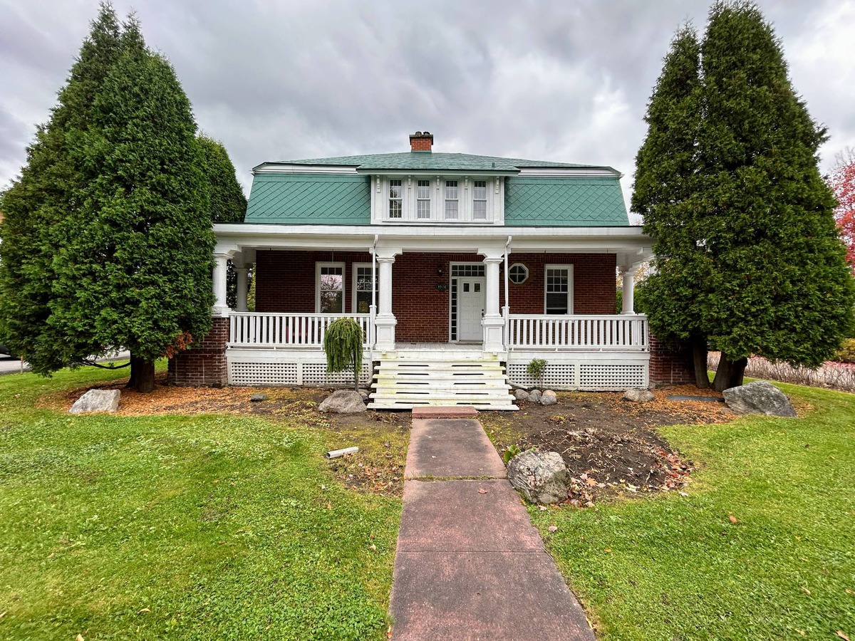 VENDU Maison à étages à vendre 1978 Rue Perron Saguenay (Jonquière)