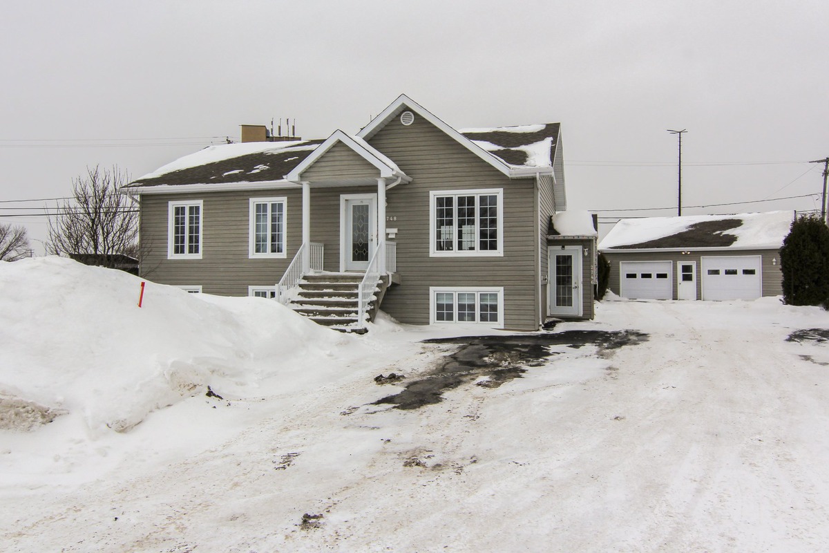 Maison de plainpied à vendre 2746 2748 Rue Lesage Saguenay (Jonquière)