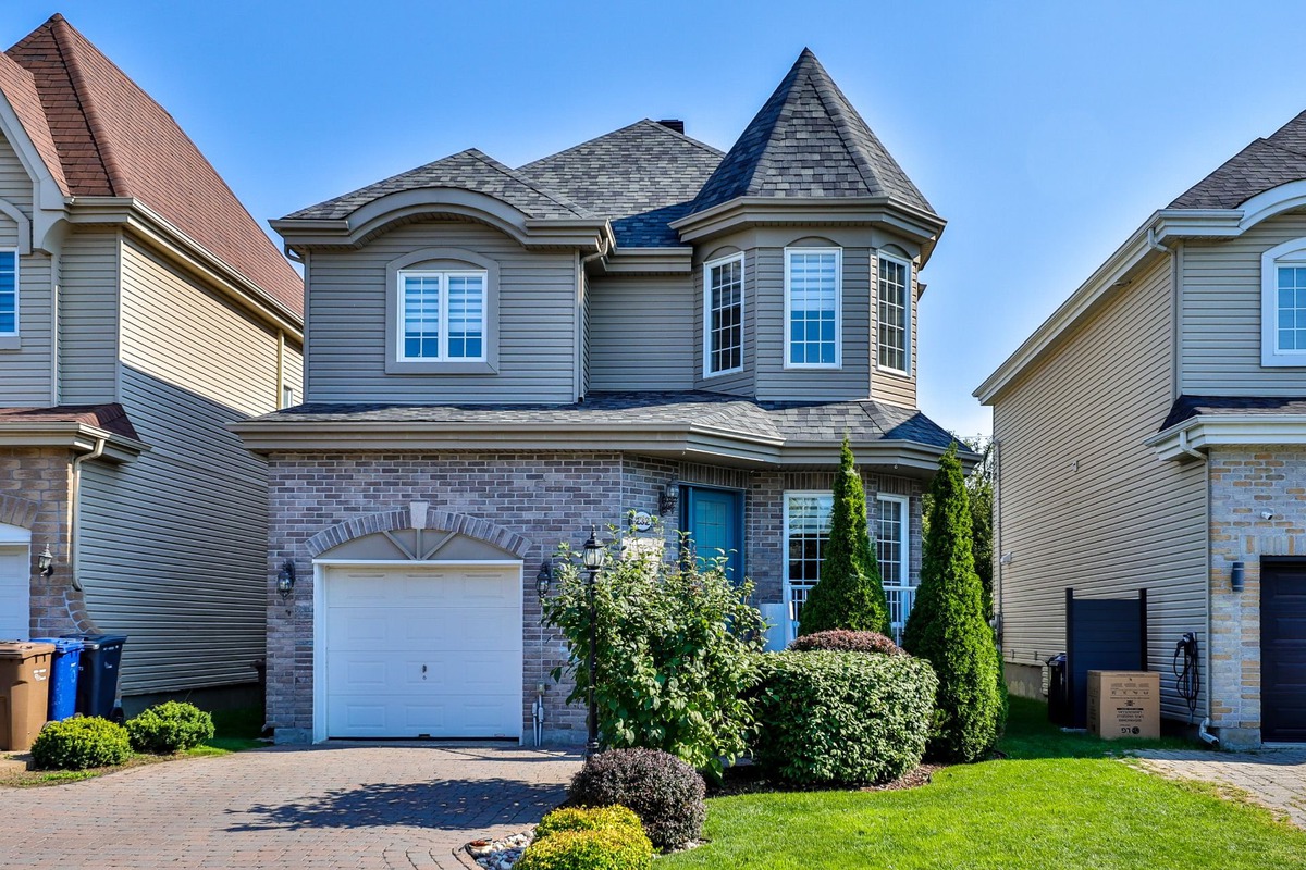 Maison à étages à vendre 232 Rue Girard Laval (SainteDorothée)