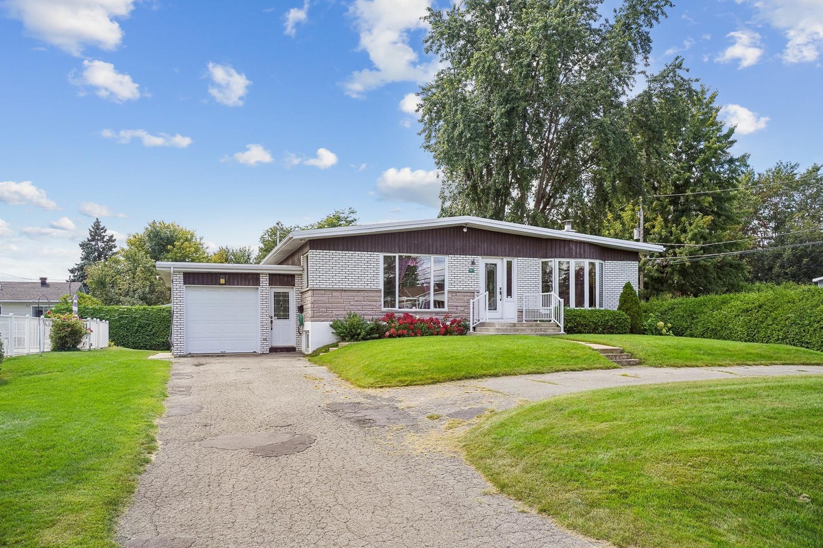 Maison de plainpied à vendre 991 Boul. de l'AngeGardien N. L'Assomption