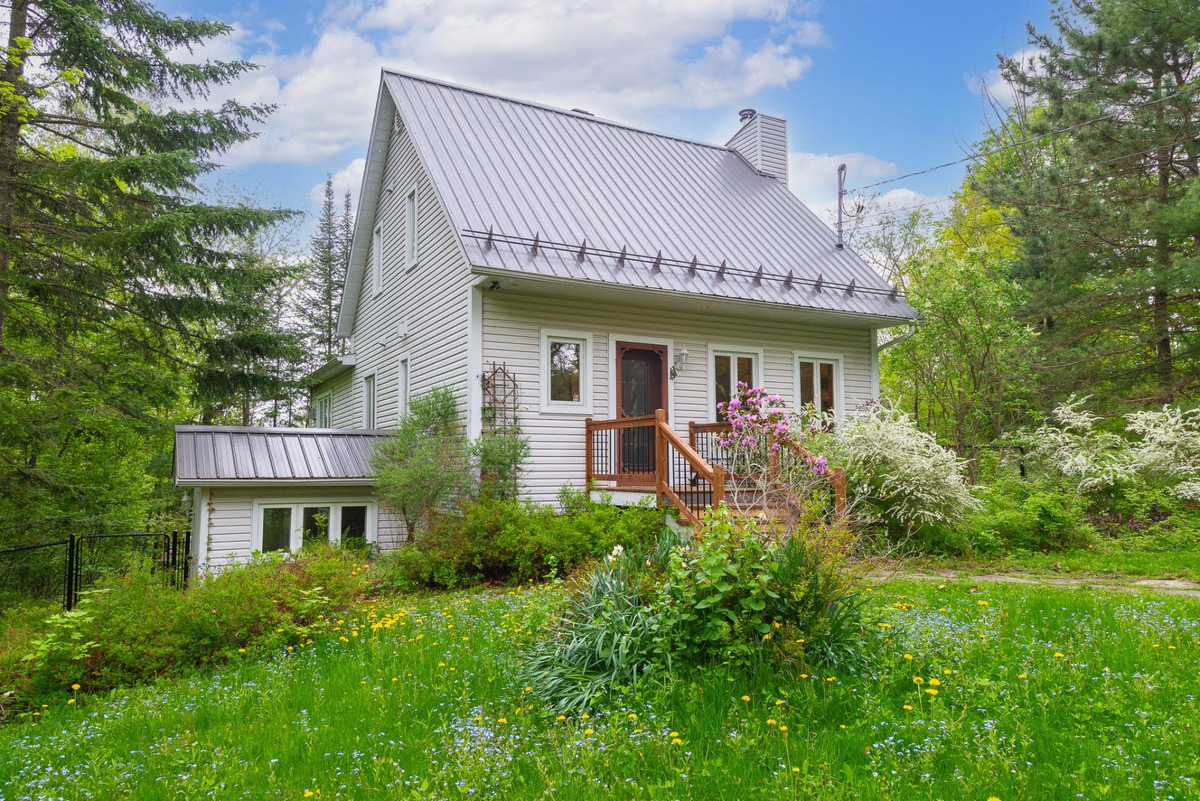 Maison à étages à vendre 54 Rue des Écureuils Bromont