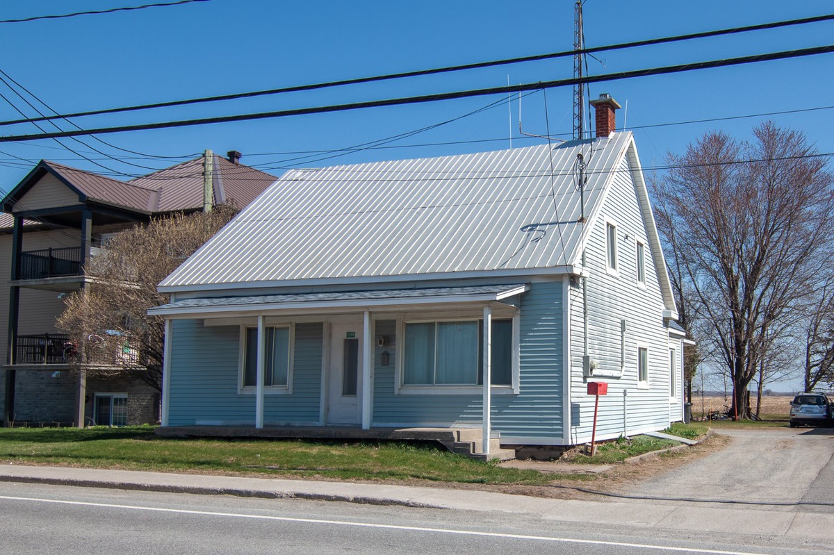 Oneandahalfstorey house for sale 1299 Rue Principale SaintDominique