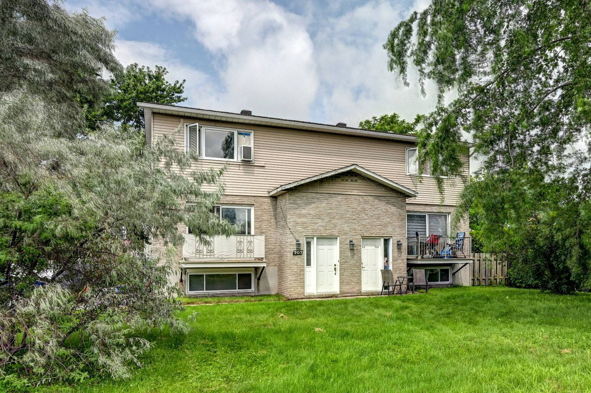 VENDU Triplex à vendre 703 707 Rue StÉtienne L'Assomption
