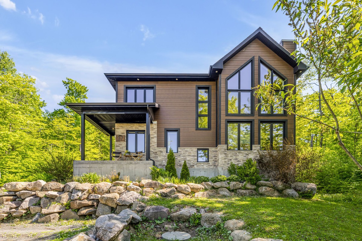 VENDU Maison à étages à vendre 37 Ch. des Chanterelles Stonehamet