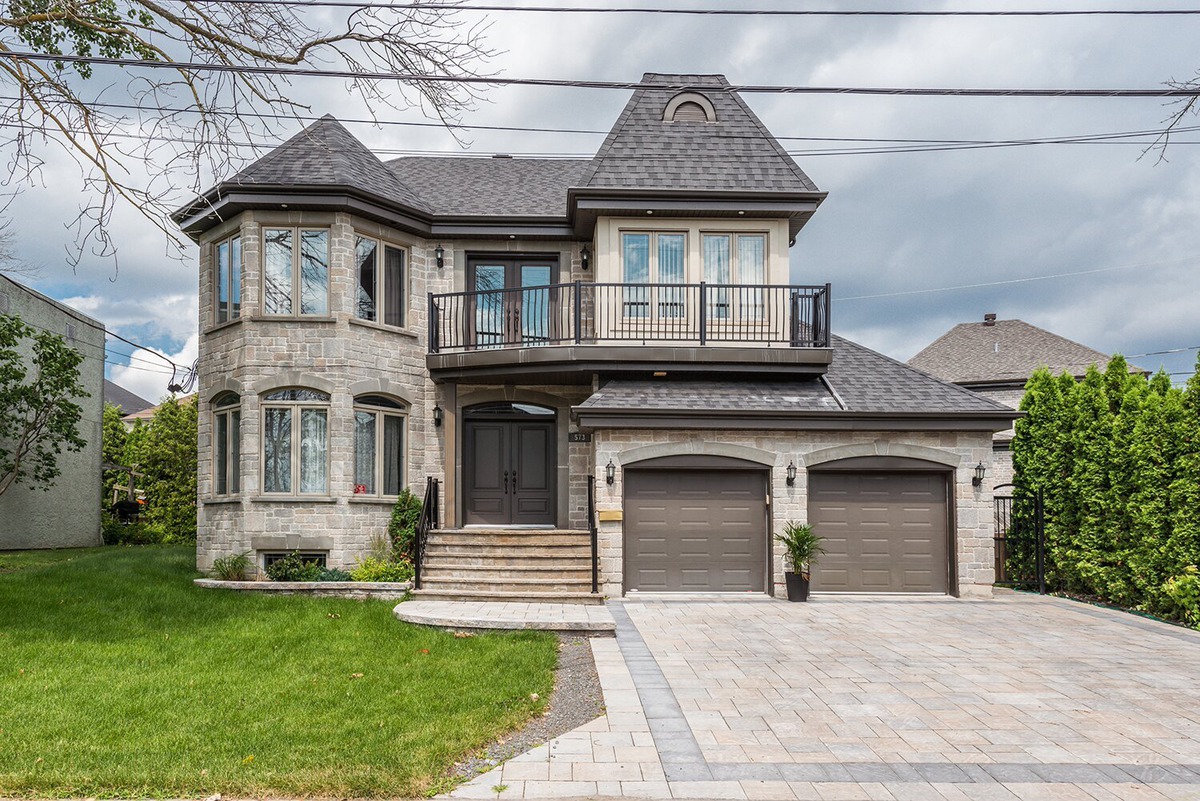 Maison à étages à vendre 573 Tsse Cyr Laval (SainteDorothée)