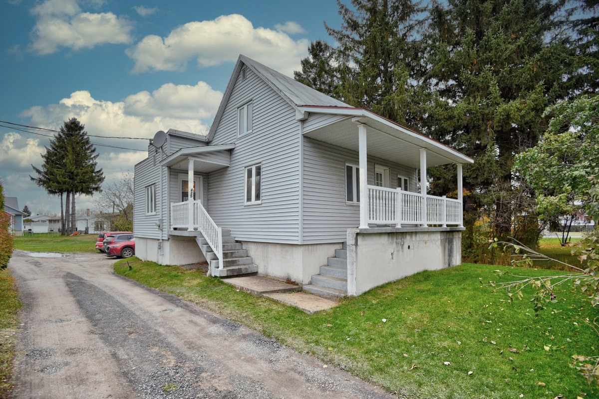 Maison à un étage et demi à vendre 425 Rg StJoseph SaintIgnacedeLoyola