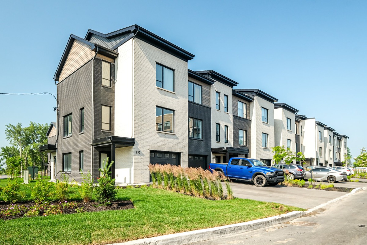 Maison à étages à vendre 275 Rg StRégis S. SaintConstant