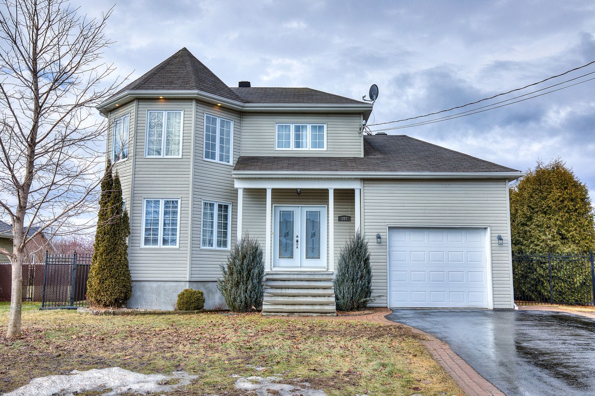 Maison à étages à vendre 207 25e Avenue SaintZotique