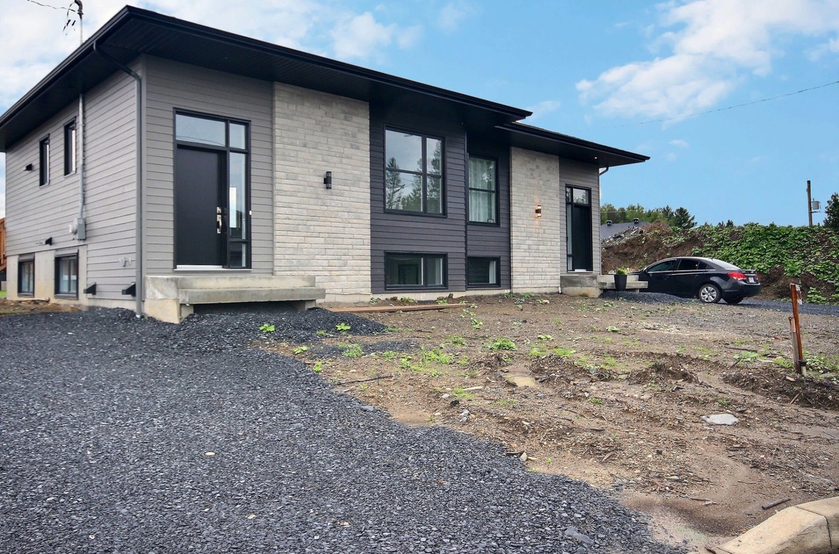 Maison de plainpied à vendre 17099 18e Avenue