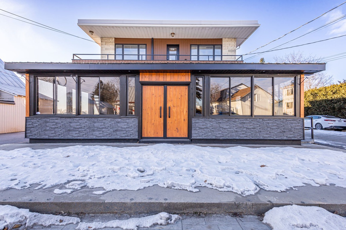 Bâtisse commerciale/Bureau à vendre 205 207 Rue StJacques Saint