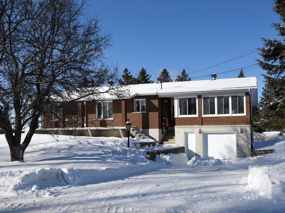 Maison de plainpied à vendre 10 Rue Généreux SaintJeandeMatha