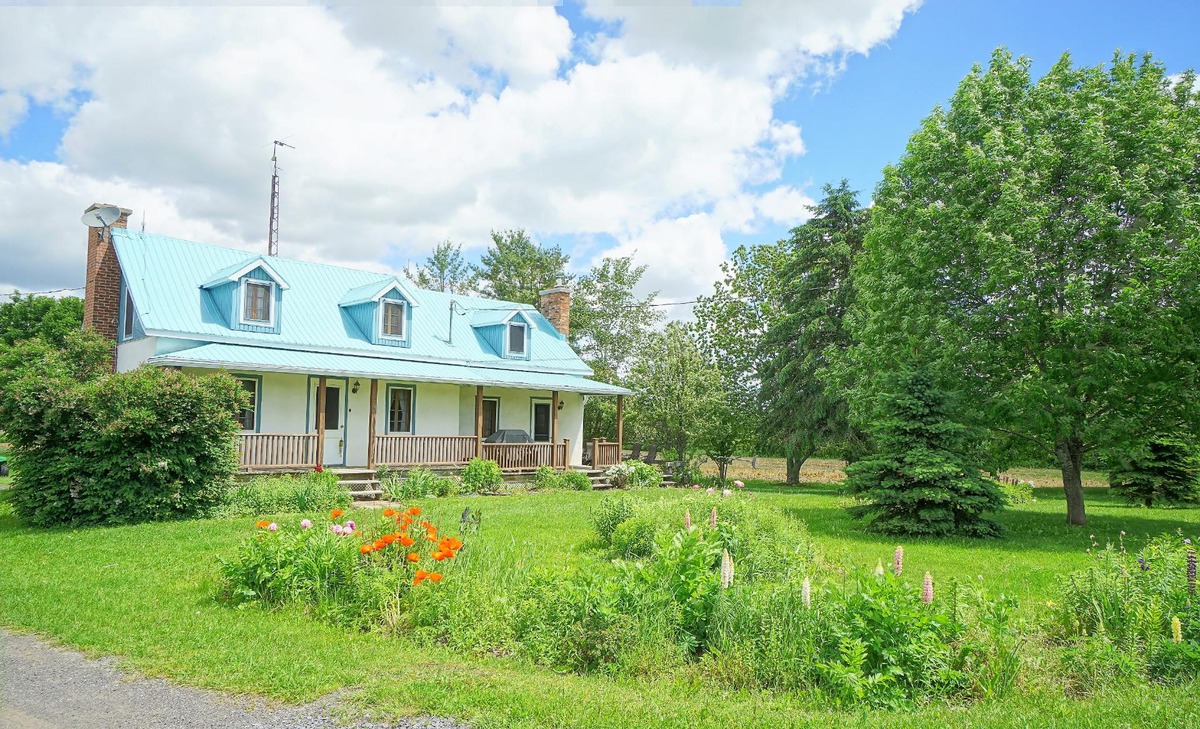 SOLD Hobby Farm for sale 3776 4e Rang SainteJustinedeNewton