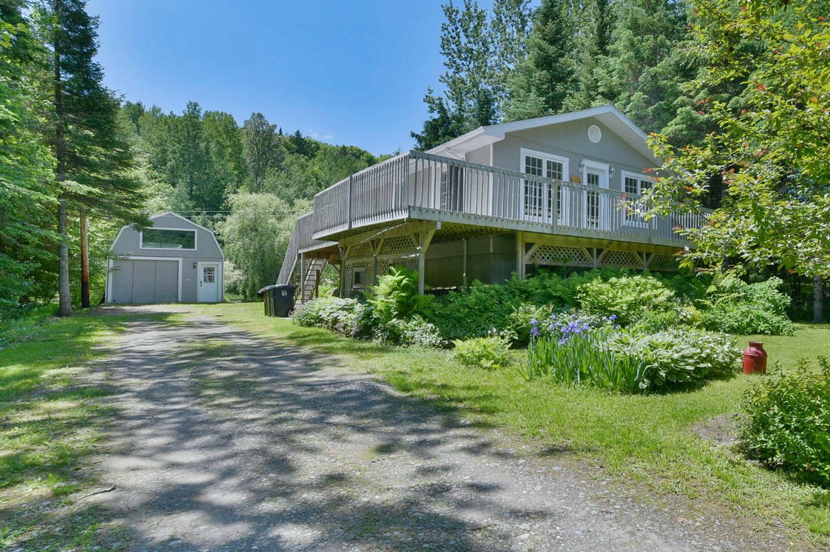 VENDU Maison à étages à vendre 2199 Ch. Gémont SaintAdolphed'Howard