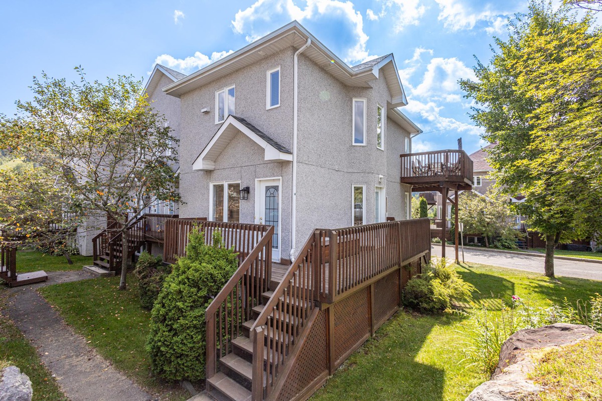 Maison à étages à vendre 300 Crois. des Neiges SaintSauveur