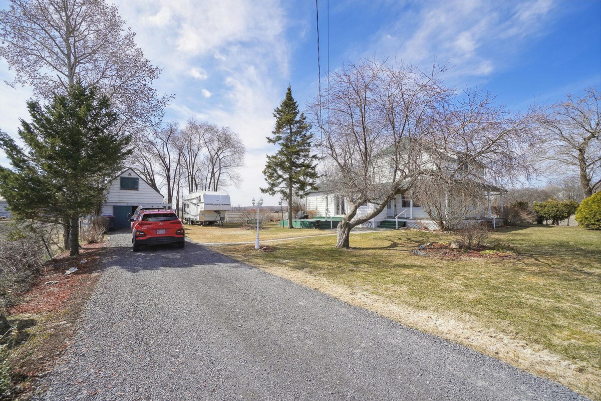 VENDU Maison à étages à vendre 1289 Ch. StGuillaume SainteMarthe