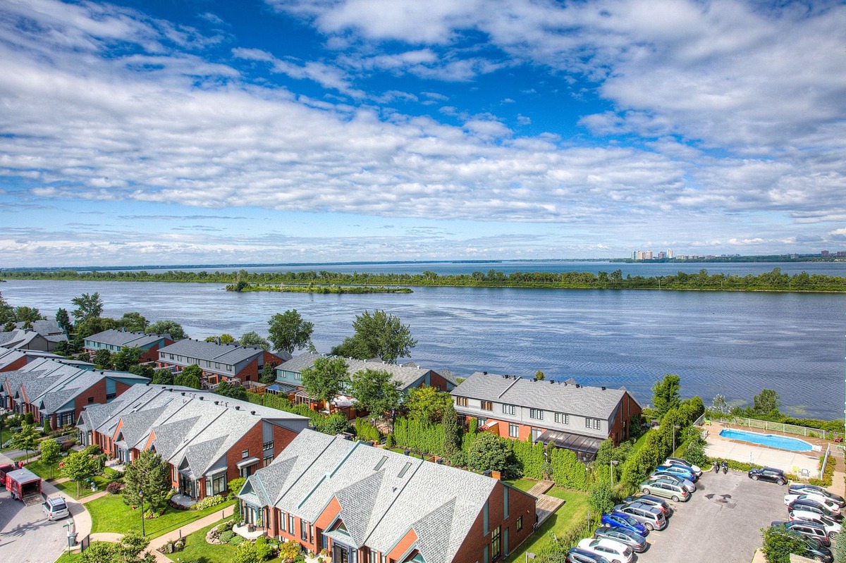 Appartement à vendre 7680 Boul. MarieVictorin, app. 1204 Brossard