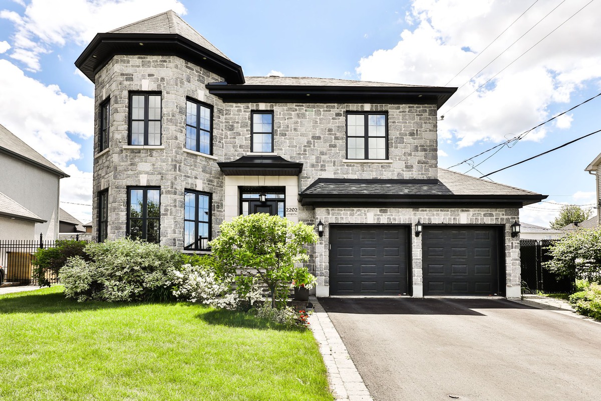 VENDU Maison à étages à vendre 2202 Boul. des Oiseaux Laval (Sainte